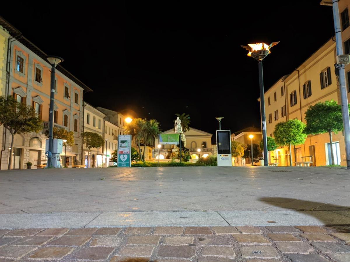 Piazza Duomo Deluxe Hotel Cecina  Bagian luar foto